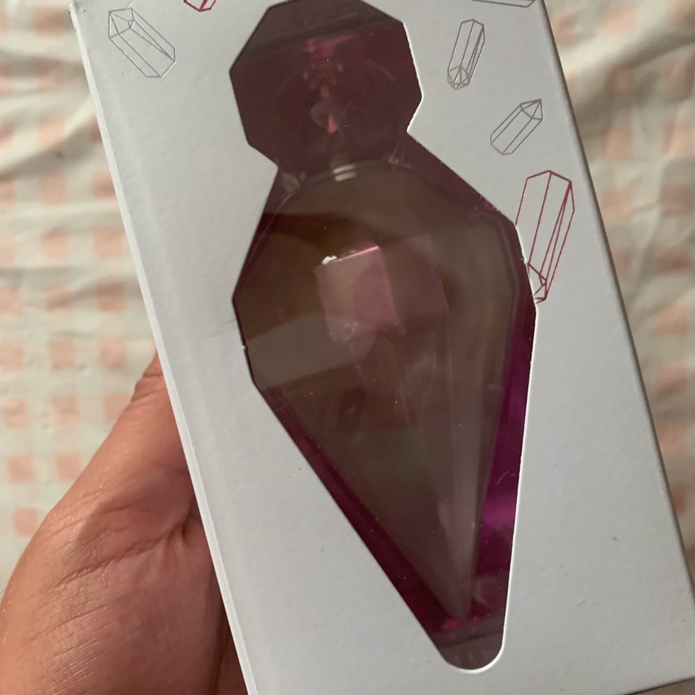 New perfume - Picture 2 of 4